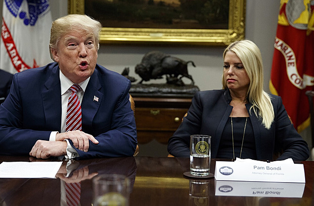 Trump a MAGA bojují za svobodu slova. Ale jen pro někoho. Pro ostatní je tu vyhazov z práce