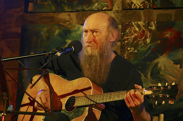 Odešel guru Jaroslav J. Neduha. Věčně rozlítaný bohém s bláznivými nápady, který měl duši rockera
