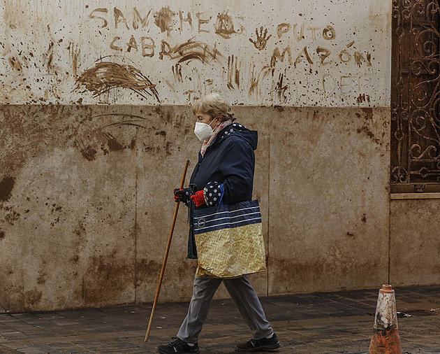 V případě katastrofy mají lidé mít placené volno, schválilo Španělsko