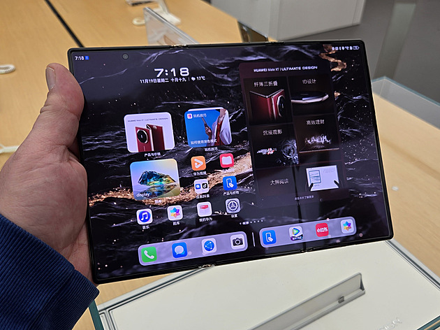 Samsung konečně nacpal desetipalcový tablet do kapsy. Jako druhý na světě
