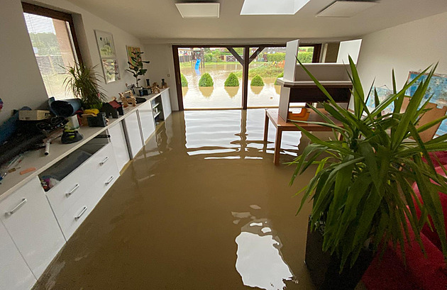 Pohled do domu rodiny klinické logopedky Pavlíny Prejdové po povodni. (28....