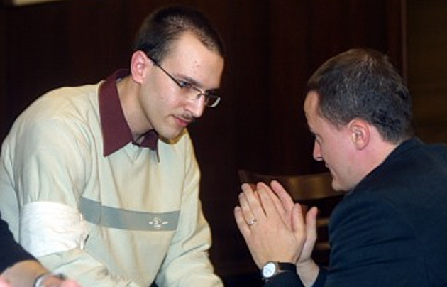 Jaroslav Hejna (vlevo) dostal doivot za trojnsobnou vradu. Na snmku z roku 2004 mu bylo 23 let.