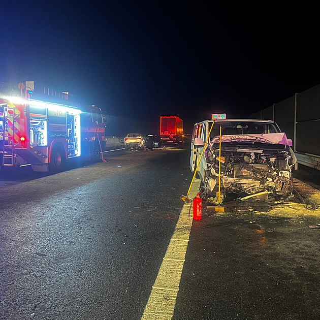 Dálnici D1 ve směru na Polsko uzavřela nehoda čtyř aut, tvořily se kolony