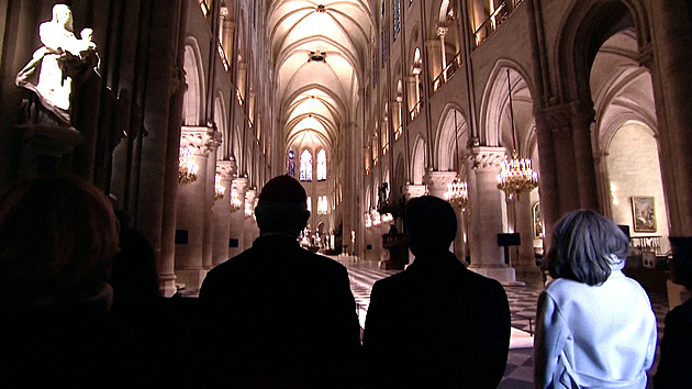 Světoví lídři na jednom místě. V Paříži znovu otevřeli katedrálu Notre-Dame