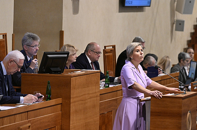 Senát projednává návrh ANO, aby poplatek za televizi neplatili důchodci