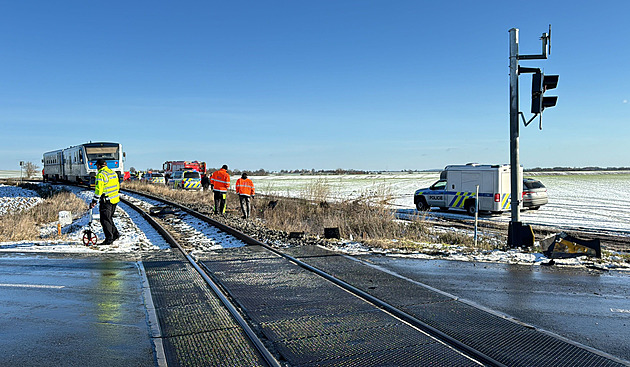U Hrdějovic se srazil vlak s autem. Smrtelná nehoda zastavila provoz trati
