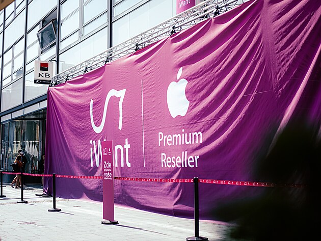 Sta�te se sou��st� slavnostn�ho otev�en� ji� 12. prodejny iWant