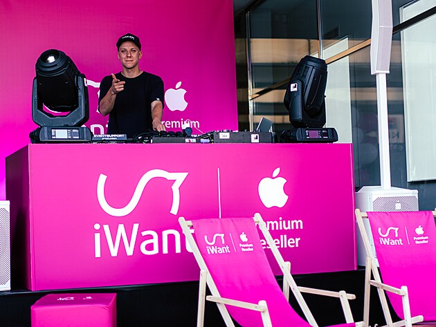 Sta�te se sou��st� slavnostn�ho otev�en� ji� 12. prodejny iWant