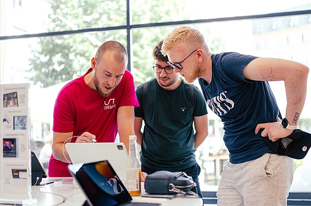 Sta�te se sou��st� slavnostn�ho otev�en� ji� 12. prodejny iWant