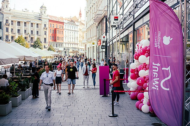 Sta�te se sou��st� slavnostn�ho otev�en� ji� 12. prodejny iWant