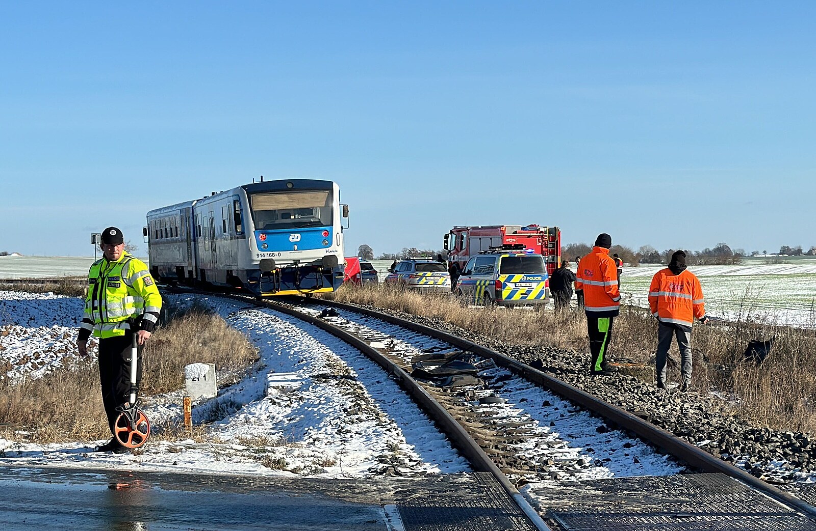 Řidič na Šumpersku nerespektoval výstrahu a vjel pod vlak, nehodu nepřežil