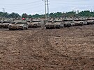Izraelské tanky u hranice s Libanonem. (28. listopadu 2024)