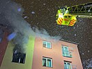 Likvidace poru v dom na Smirnovov ulici v Ostrav-Zbehu. Jednoho mue u...