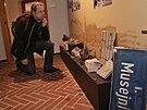 Kur�tor unik�tn� v�stavy archeologick�ch n�lez� v lokalit� Lauby Zbyn�k Moravec...