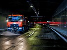 Kilometrov� tunel Poh�rka minul� p�tek d�kladn� �istili, od za��tku t�dne tam...