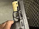 P�etlakovan� n�boj p�i v�st�elu nen�vratn� po�kodil pistoli zna�ky Heckler a...