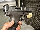 P�etlakovan� n�boj p�i v�st�elu nen�vratn� po�kodil pistoli zna�ky Heckler a...