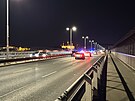 Policie zasahuje na Nuselskm most pot, co lovk skoil dol. (29. listopad...