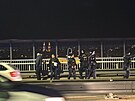 Policie zasahuje na Nuselskm most pot, co z nho skoil lovk. (29....