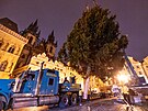 Na Staromstsk nmst v Praze dorazil v noci vnon strom. (26. listopadu...