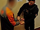 Mu se pokusil znsilnit desetiletou dvku. Policist ho rychle zadreli a...