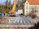 U Kartonky ve Vrchlab� u� firma stav� nov� most.