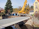 U Kartonky ve Vrchlab� u� firma stav� nov� most.