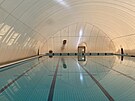 Venkovn bazn v Plzni na Slovanech zakryla nafukovac hala. Plavcm zane...
