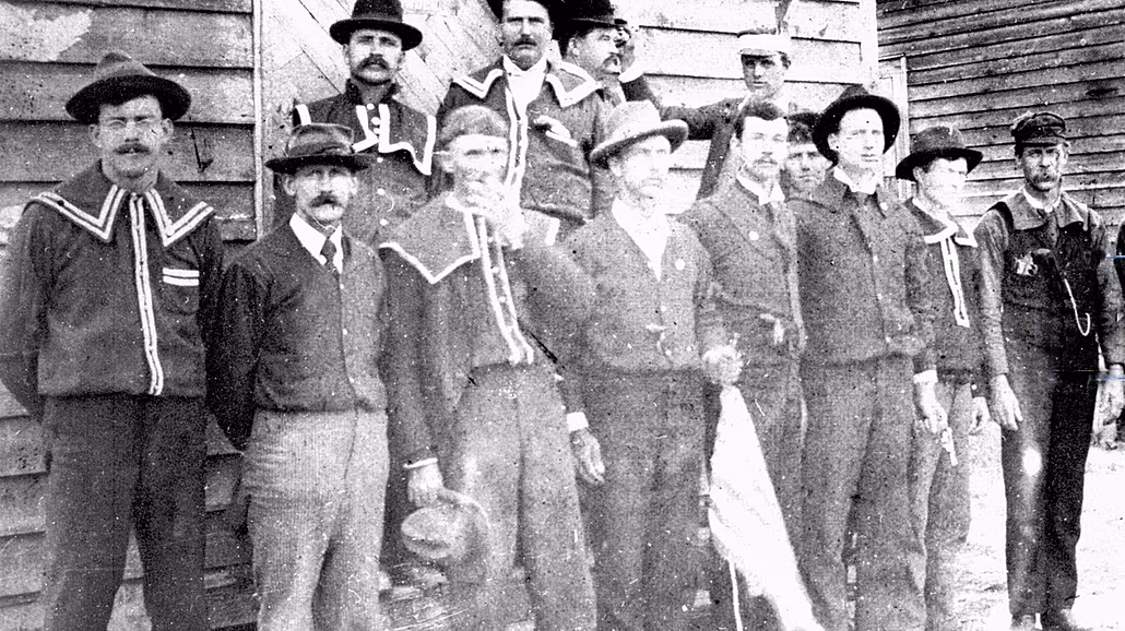 Hrdinové bílé rasy. �íkali si Red Shirts a byli násilnou boj�vkou Demokratické...