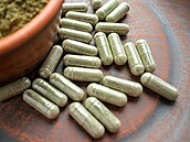 Nej�ast�ji se kratom prodává jako velmi jemný zelený prá�ek.