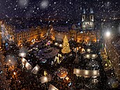 Takto vypadaly vánoní trhy na praském Staromstském námstí v roce 2023.