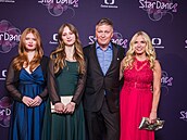 Michal Dlouhý s manelkou Zuzanou a dcerami Karolínou a Annou na StarDance XIII...
