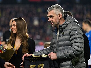 Tomái Potulkovi (vpravo) bylo letos v únoru 50 let. Ped zápasem proti...