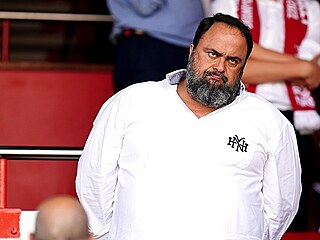 ecký majitel anglického Nottinghamu Forest Evangelos Marinakis.