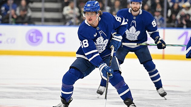 William Nylander z Toronta v utk�n� proti Utahu.