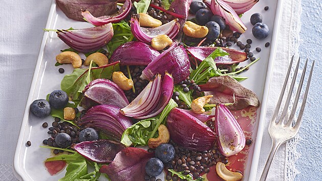 oka beluga s restovanou ervenou cibulí