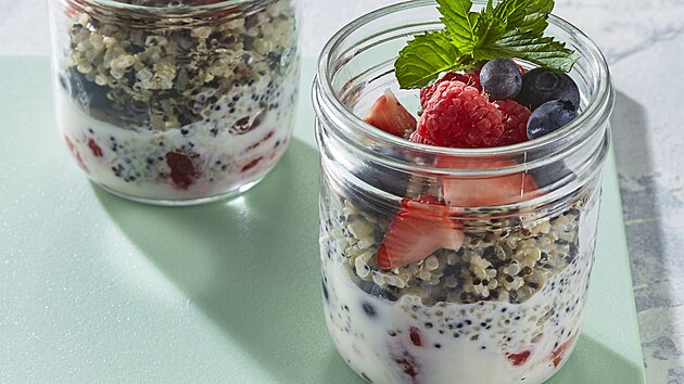 Quinoa s kokosovým mlékem a zahradním ovocem