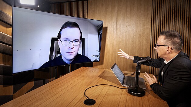 Hostem po�adu Rozst�el je Luk� Visingr, bezpe�nostn� expert.