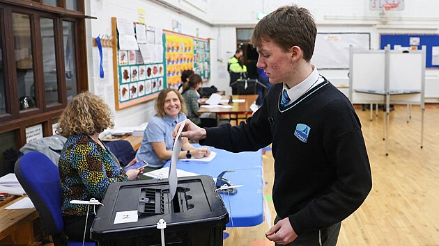 Ir�t� voli�i v p�ed�asn�ch volb�ch rozhoduj� o slo�en� nov�ho parlamentu. (29. listopadu 2024)