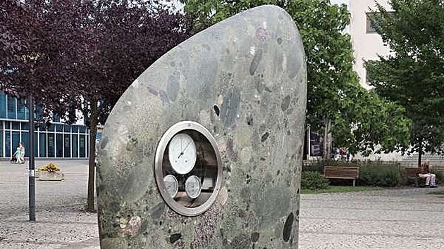 Origin�ln�m projektem v r�mci zl�nsk�ho participativn�ho rozpo�tu je meteorologick� sloup na n�m�st� Pr�ce..