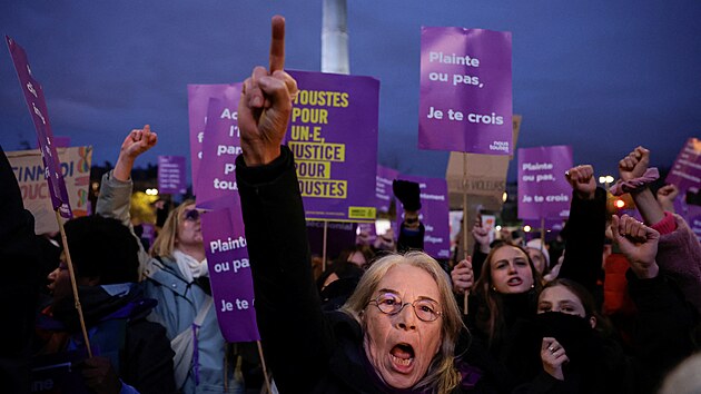Tisce Francouz demonstruj proti nsil pchanmu na ench. (23.11.2024)