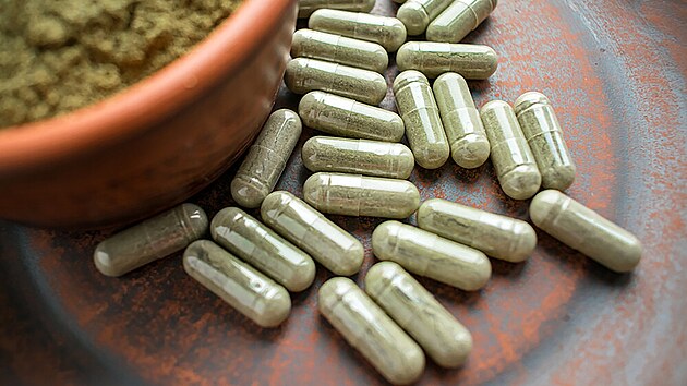 Nej�ast�ji se kratom prodává jako velmi jemný zelený prá�ek.