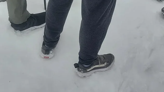 Do vánice v teplácích a teniskách. Horská služba u Pradědu zachraňovala dva mladíky