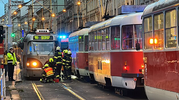 Ve �tvrtek v rann�ch hodin�ch na pra�sk� Bertramce do�lo ke sr�ce �lov�ka s tramvaj�. (28. listopadu 2024)