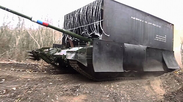 Rusk tank T-80 v Donck oblasti na Ukrajin (26. listopadu 2024)