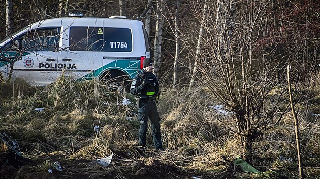 Policie prohled�v� trosky n�kladn�ho letounu spole�nosti DHL z Lipska, kter� havaroval u Vilniusu. (25. listopadu 2024)