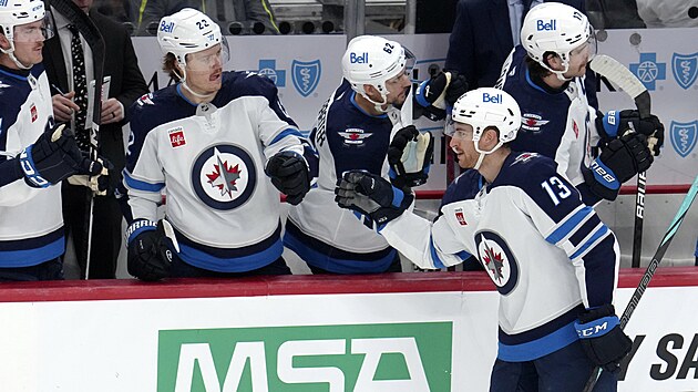 Gabriel Vilardi slav� se spoluhr��i branku.