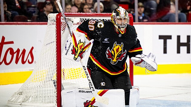 Daniel Vlada sleduje kotou.