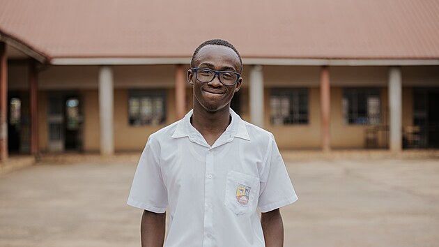 Osmn�ctilet� Angel Guardian na dvo�e soukrom� intern�tn� �koly Hilltop...