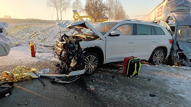 U Strmilova na Jind�ichohradecku se na n�led� srazila dv� osobn� auta.